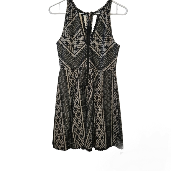 Free People Black Cream Lace Crochet  Keyhole Sleeveless Mini Dress Women 4 - Picture 3 of 9